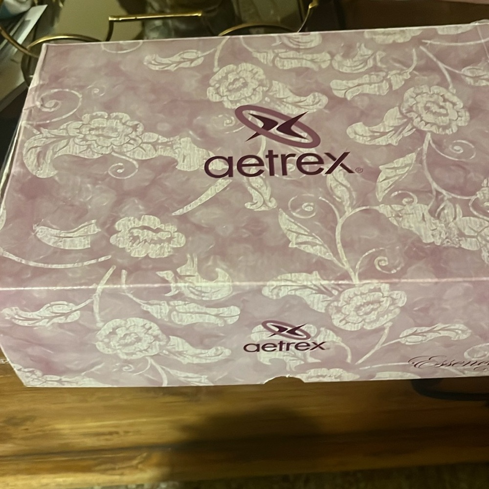 Black leather like new in box Aetrex loafers 10 wide